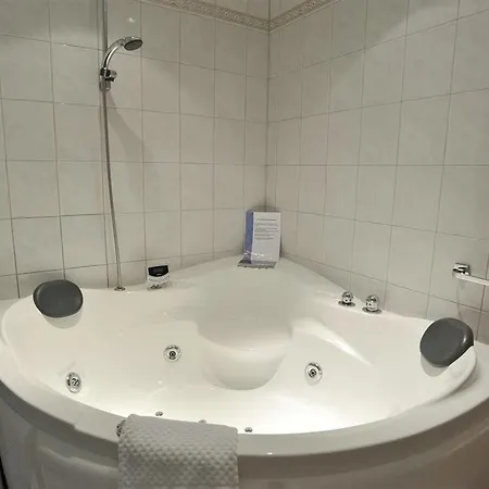 Gr8 Hotel 3*